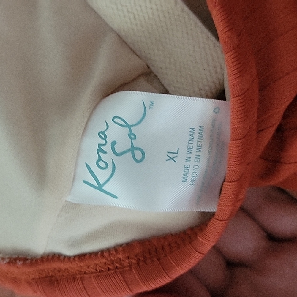 Bathing suits - Picture 3 of 4